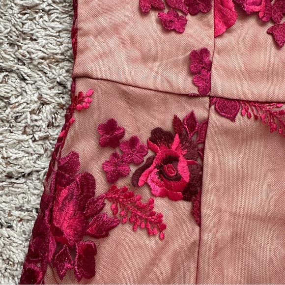 PrettyLittleThing Fuchsia Bandeau Embroidered Lace Bodycon Dress Women’s Size 8 - Picture 7 of 16